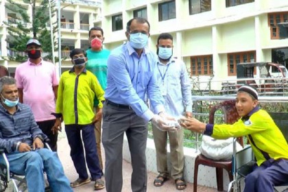 প্রধানমন্ত্রীর তহবিলে ৩০ প্রতিবন্ধী শিক্ষার্থীর অনুদান