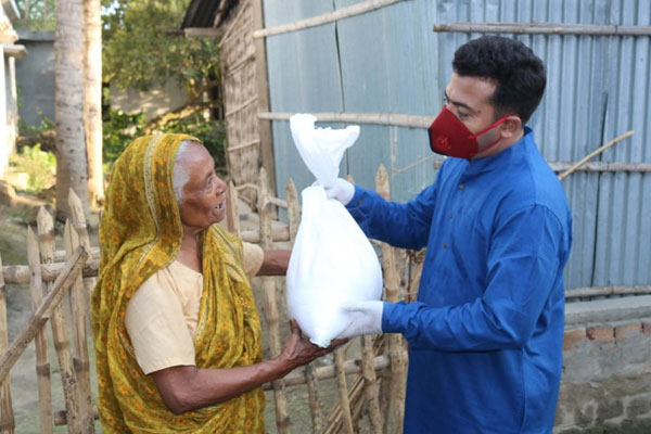 মেহেরপুরে ৮ হাজার পরিবারে খাদ্যসামগ্রী বিতরণ