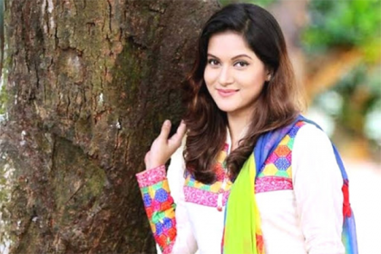 মেয়েকে নিয়ে স্বল্পদৈর্ঘ্য চলচ্চিত্র মিথিলার (ভিডিও)