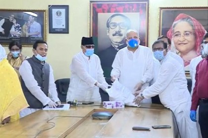 আওয়ামী লীগ সভানেত্রীর নির্দেশে ত্রাণ 
উপকমিটির খাদ্য সহায়তা কার্যক্রম অব্যাহত 