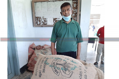 চাল চু‌রির অপরা‌ধে শরীয়তপু‌রে চেয়ারম্যান আটক