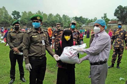 বগুড়ায় আনসার-ভিডিপির সদস্যদের মাঝে ত্রাণ সামগ্রী বিতরণ   