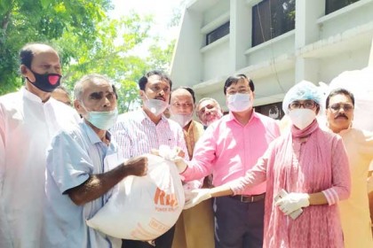 ব্যক্তিগত অর্থায়নে দশ হাজার পরিবারে খাদ্য সহায়তা অর্থমন্ত্রীর