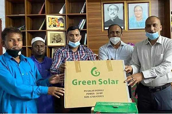 ঠাকুরগাঁওয়ে ধর্মীয় ও শিক্ষা প্রতিষ্ঠানে সোলার প্যানেল বিতরণ