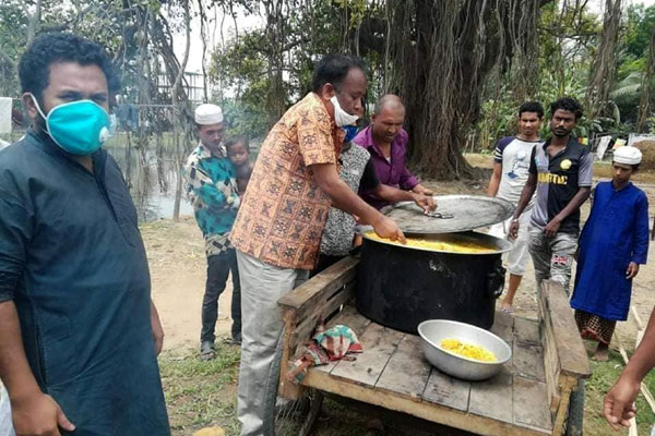 বগুড়ায় প্রতিদিন ১৪ হাজার মানুষকে 
ইফতার করান তিনি