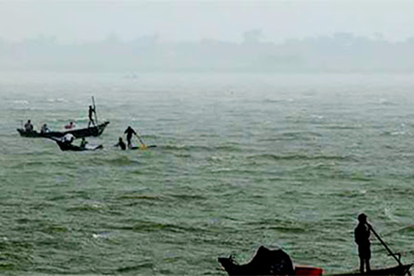 শ্বশুর বাড়ি যাওয়ার পথে ব্রহ্মপুত্র নদে ডুবে বাবা-মেয়ে নিখোঁজ