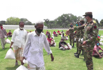 কুড়িগ্রামে আড়াই শতাধিক পরিবারকে সেনাবাহিনীর খাদ্য সহায়তা