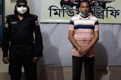 সৈয়দপুরে নকল ওষুধ কারখানায় র‌্যাবের অভিযান