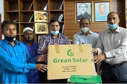 ঠাকুরগাঁওয়ে ধর্মীয় ও শিক্ষা প্রতিষ্ঠানে সোলার প্যানেল বিতরণ