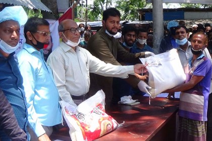 মৎস্য ও প্রাণী সম্পদ মন্ত্রীর ব্যক্তিগত তহবিল থেকে খাদ্য সহায়তা অব্যাহত