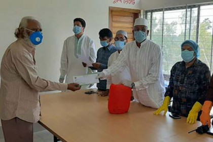 বগুড়ায় মুক্তিযোদ্ধা ভাতা মুক্তিযোদ্ধাদের দিলেন এমপি হাবিবর 

