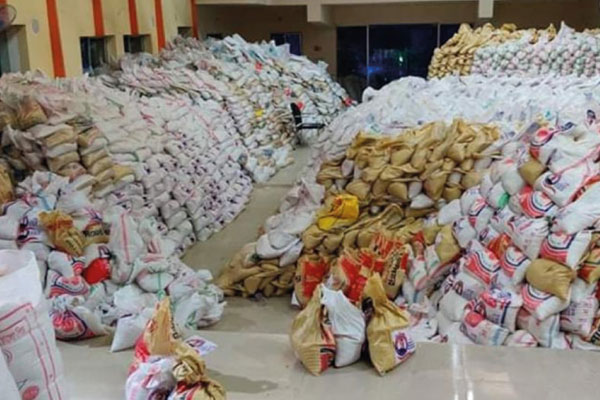 ভান্ডারিয়ার ৫০ হাজার পরিবার পাচ্ছে উপজেলা চেয়ারম্যানের খাদ্য সহায়তা