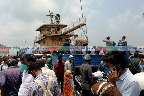 কাঁঠালবাড়ি-শিমুলিয়া নৌরুটে ঢাকামুখী যাত্রীদের চাপ