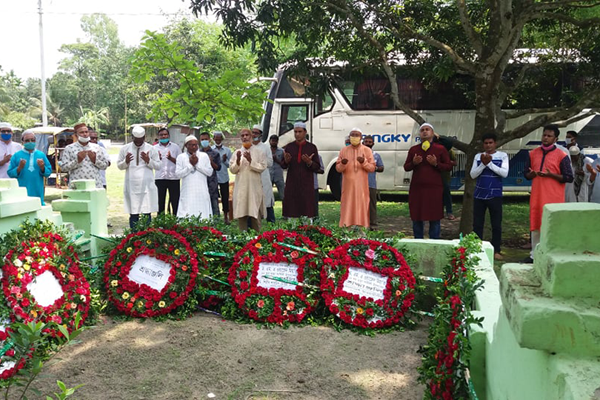 সামাজিক দূরত্ব বজায় রেখে শ্রদ্ধা-ভালোবাসায় ড. ওয়াজেদ মিয়াকে স্মরণ