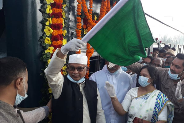 ট্রেনে পরিবহন মূল্য কমানো হবে: রেলপথ মন্ত্রী