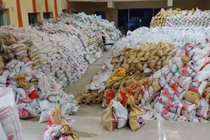 ভান্ডারিয়ার ৫০ হাজার পরিবার পাচ্ছে উপজেলা চেয়ারম্যানের খাদ্য সহায়তা