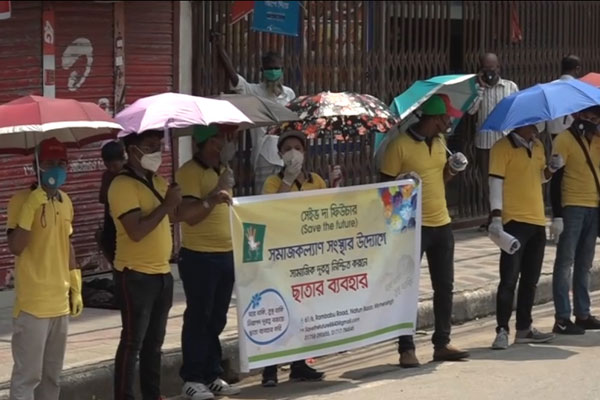 ‘ছাতা’ নিশ্চিত করবে সামাজিক দূরত্ব!