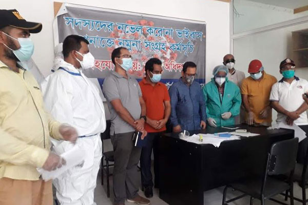 ক্র্যাবের উদ্যোগ করোনা শনাক্তে সাংবাদিকদের নমুনা সংগ্রহ 
