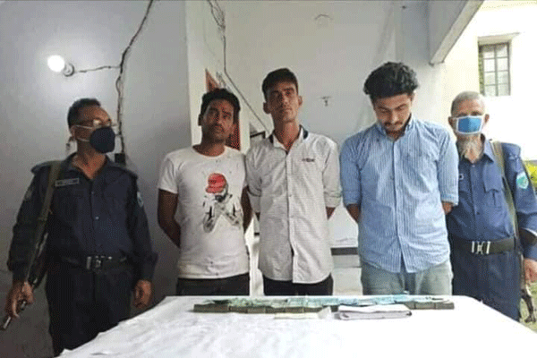 পাবনায় ছিনতাইয়ের ঘটনায় ছাত্রলীগ নেতাসহ আটক ৩

