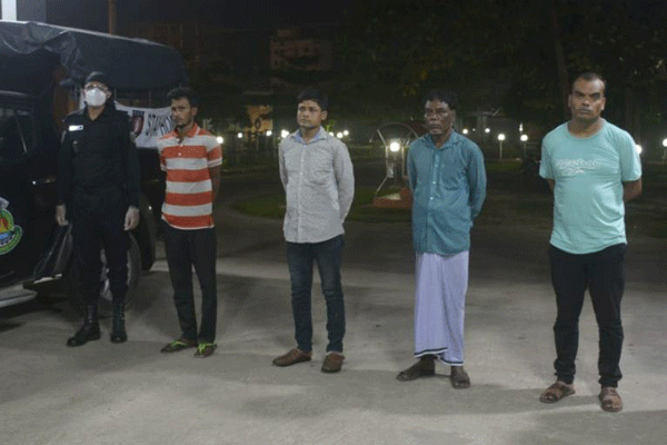 সিদ্ধিরগঞ্জে ইয়াবা উদ্ধার, গ্রেফতার ৫
