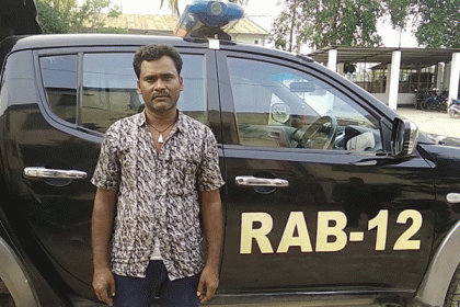 পাবনার চাটমোহরে অস্ত্রসহ ইউপি সদস্য আটক

