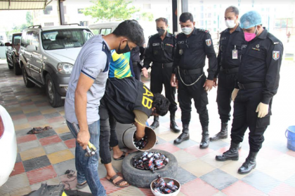 সিরাজগঞ্জে ১৮৩ বোতল ফেন্সিডিলসহ যুবক গ্রেফতার