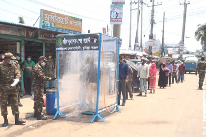 ফেনীতে জীবাণুনাশক স্প্রে বুথ স্থাপন