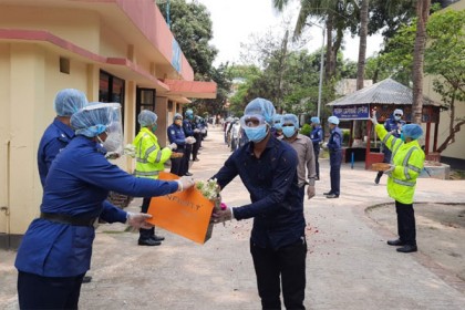 করোনা জয়ী পুলিশ সদস্যদের উজ্জীবিত করতে অন্যরকম আয়োজন