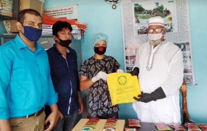 কৃষিতে উৎসাহিত করতে অদম্য-২০০৫'র বীজ বিতরণ