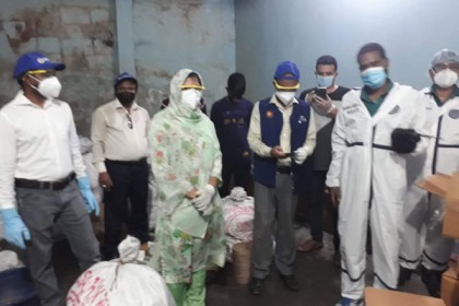 ২৬১টি পরিবারের মধ্যে ত্রাণ সামগ্রী বিতরণ ঢাকা জেলা প্রশাসনের