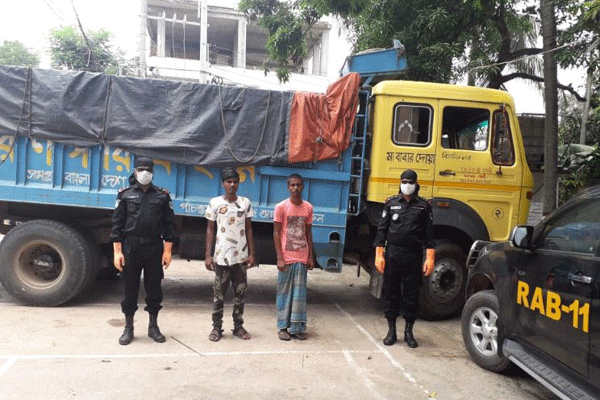 কুমিল্লায় মাদকসহ আটক ২

