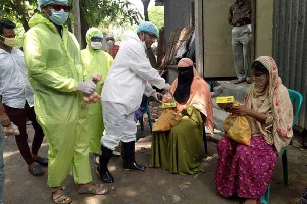 সিদ্ধিরগঞ্জে গর্ভবতী মা ও শিশুখাদ্য নিয়ে বাড়ি বাড়ি সাগর প্রধান