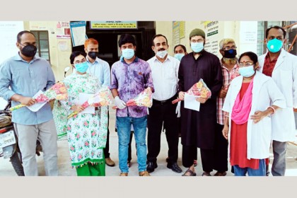 করোনামুক্ত হলো নড়াইল, সুস্থদের ফুলেল শুভেচ্ছা