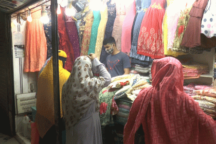 বরিশালে এক শাটার খোলা রেখে চলছে ব্যবসা

