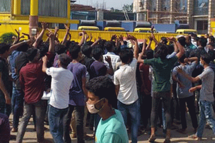 চট্টগ্রামে ‘দূরত্ব’ নেই কোথাও

