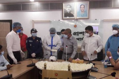 করোনায় মৃত সাংবাদিক-পুলিশ সদস্যের পরিবারকে এমপি একরামুলের আর্থিক সহায়তা