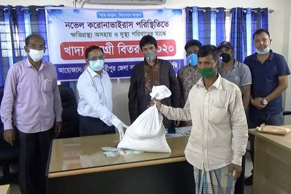 করোনায় ক্ষতিগ্রস্তদের মাঝে মাদারীপুর সাংবাদিক কল্যাণ সমিতির খাদ্য সামগ্রী বিতরণ