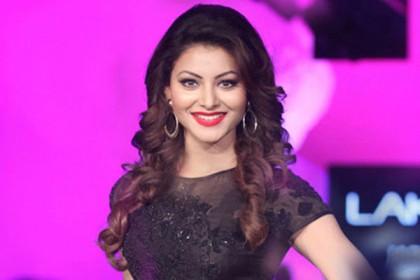 করোনা প্রতিরোধে ৫ কোটি রুপি দিলেন উর্বশী