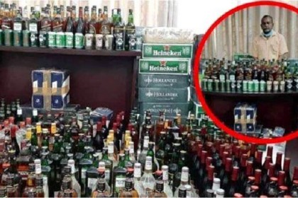 কক্সবাজারের শৈবাল বার থেকে বিপুল পরিমাণ মদ উদ্ধার, আটক ১