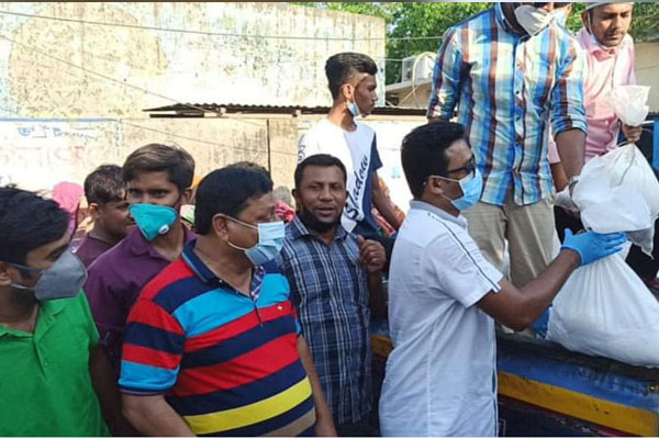 ডাকসু জিএস রাব্বানীর ত্রাণ বিতরণে ছাত্রলীগের হামলা