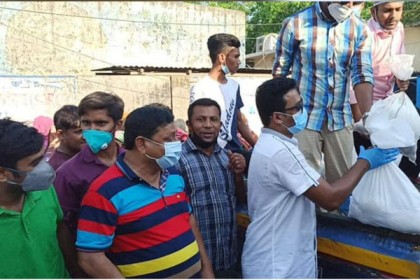 ডাকসু জিএস রাব্বানীর ত্রাণ বিতরণে ছাত্রলীগের হামলা