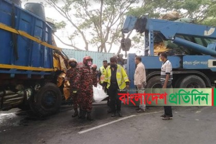 সিরাজগঞ্জে দুই ট্রাকের মুখোমুখি সংঘর্ষে হেলপার নিহত