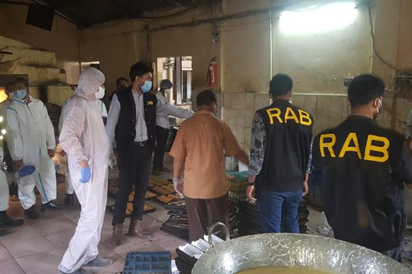 টাঙ্গাইলে নোংরা পরিবেশে খাদ্যদ্রব্য উৎপাদন, ৫ ফ্যাক্টরি মালিককে জরিমানা