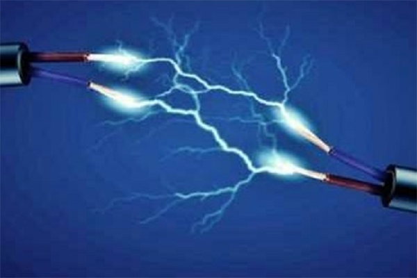 কাপড় শুকানোর তারে বিদ্যুৎস্পৃষ্টে প্রাণ গেল মা-মেয়ের