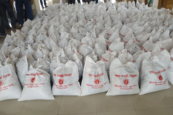 ভেদরগঞ্জে মুক্তিযোদ্ধার সন্তানদের ত্রাণ বিতরণ; ছবি তোলা হয়নি
