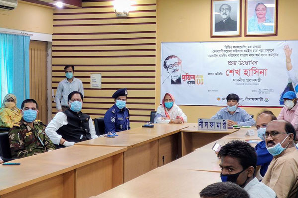 নীলফামারীতে প্রধানমন্ত্রীর অর্থ সহায়তা পেলেন ৭৩ জন 
