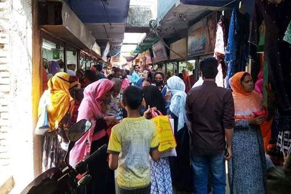 চাঁপাইনবাবগঞ্জে বন্ধের ঘোষণা থাকলেও খুলে গেছে সব মার্কেট