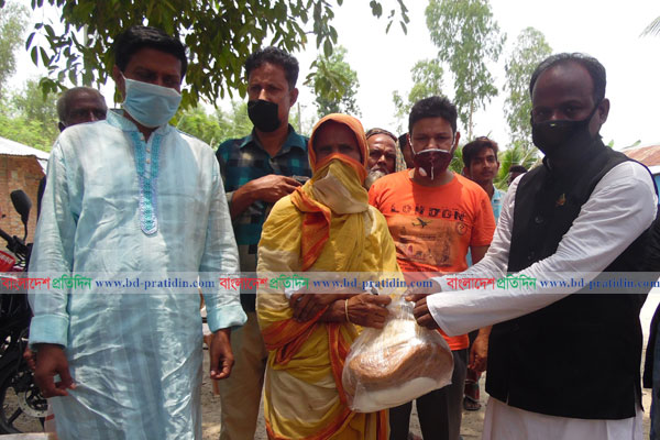 কাহালুতে কর্মহীন শ্রমিক ও দুস্থদের মাঝে খাদ্যসামগ্রী বিতরণ