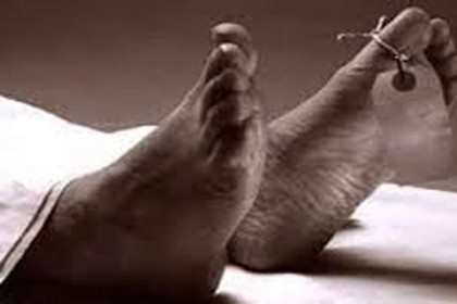 চট্টগ্রামে বাবার লাশ হাসপাতালে রেখে পালালেন সন্তানেরা