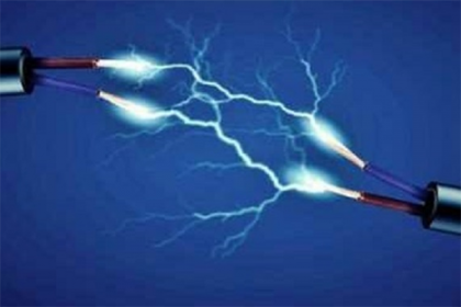 কাপড় শুকানোর তারে বিদ্যুৎস্পৃষ্টে প্রাণ গেল মা-মেয়ের